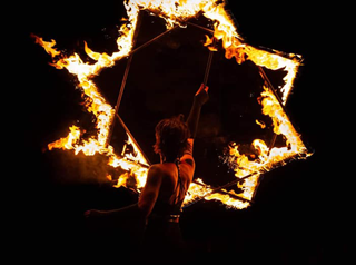 jonglerie_feu_adulte_cour_formation_apprentissage_spectacle-de-feu_bolas_flow-art_alsace_bas-rhin_grand-est_bolas_staff_danse-de-feu_compagnie_libellune