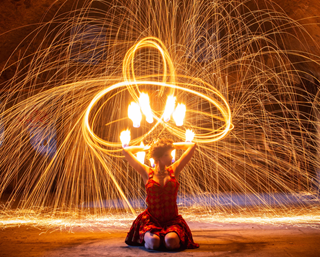 jonglerie_feu_adulte_cour_formation_apprentissage_spectacle-de-feu_bolas_flow-art_alsace_bas-rhin_grand-est_bolas_staff_danse-de-feu_compagnie_libellune
